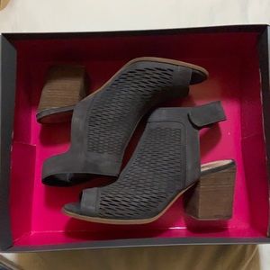 Vince Camuto Sandal bootys